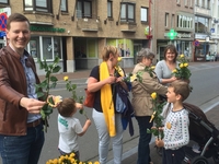 N-VA Menen zet de ultieme #Helfies in de bloemetjes