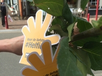 N-VA Menen zet de ultieme #Helfies in de bloemetjes
