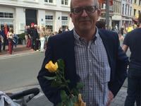 N-VA Menen zet de ultieme #Helfies in de bloemetjes